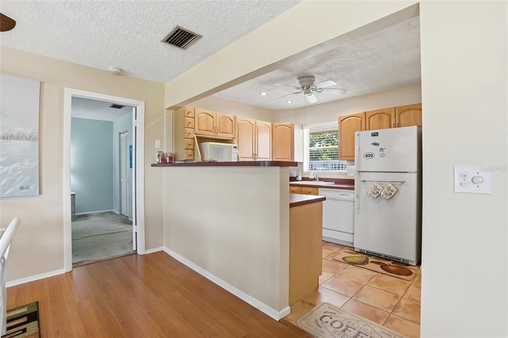 For Sale: $175,000 (2 beds, 2 baths, 1200 Square Feet)