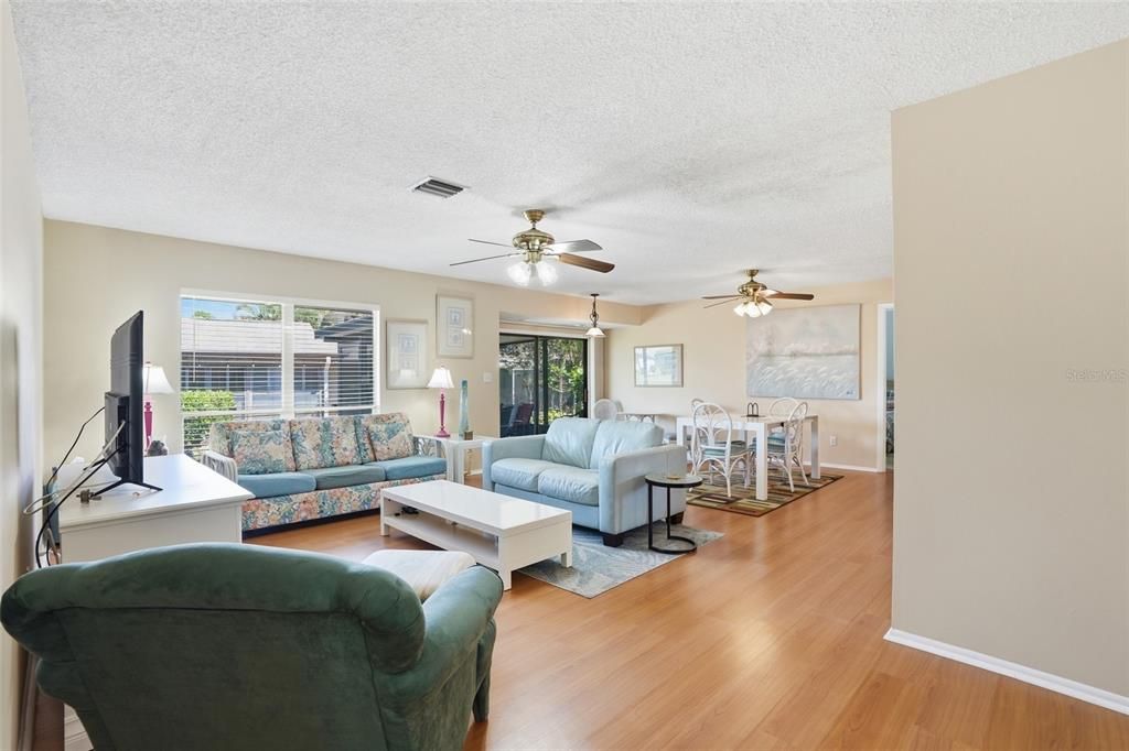For Sale: $175,000 (2 beds, 2 baths, 1200 Square Feet)