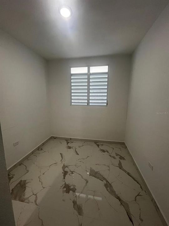 Под контрактом: $280,000 (6 спален, 0 ванн, 1800 Квадратных фут)