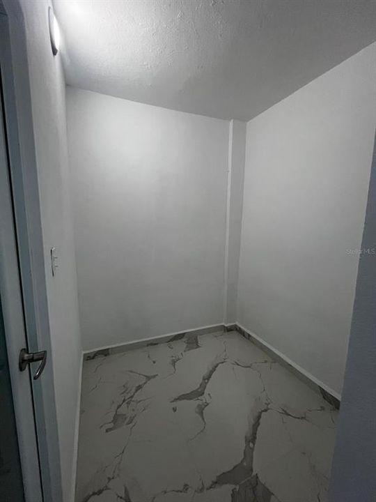 Под контрактом: $280,000 (6 спален, 0 ванн, 1800 Квадратных фут)