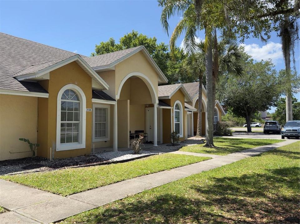 For Sale: $220,000 (2 beds, 2 baths, 854 Square Feet)