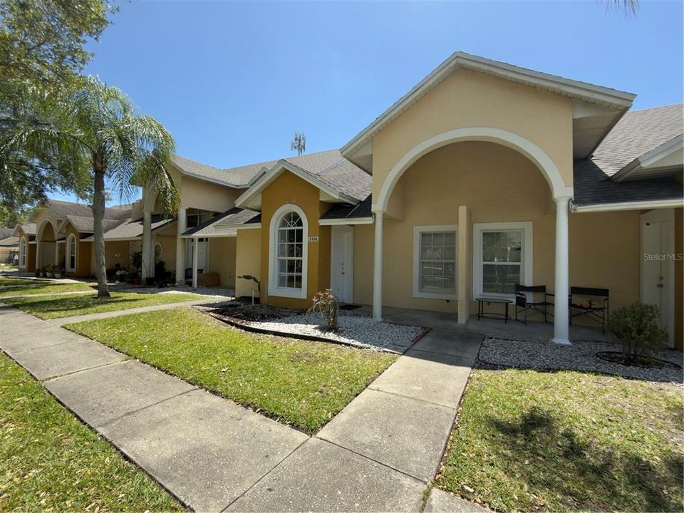 For Sale: $220,000 (2 beds, 2 baths, 854 Square Feet)