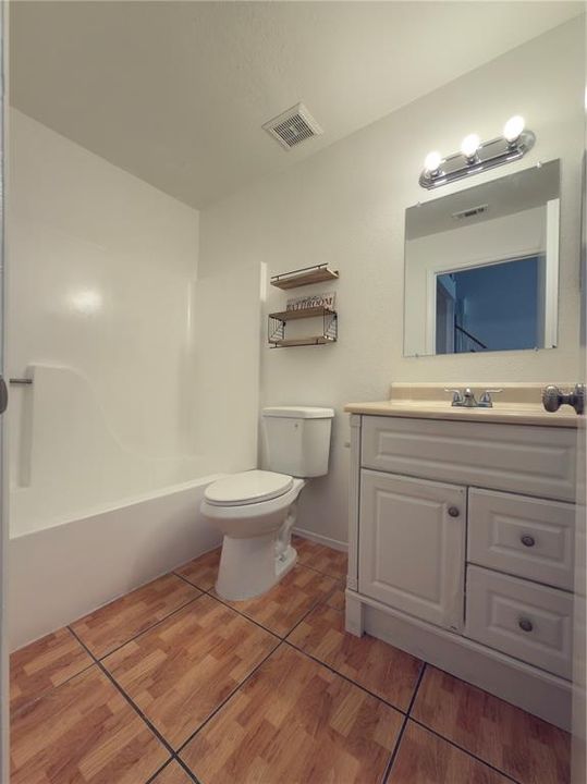 For Sale: $220,000 (2 beds, 2 baths, 854 Square Feet)