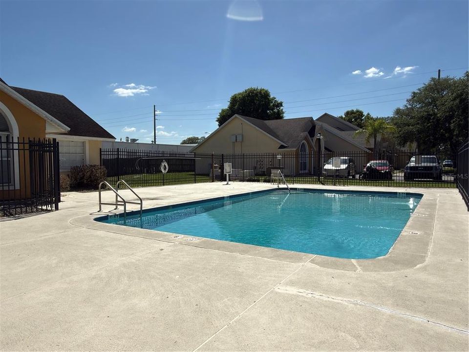 For Sale: $220,000 (2 beds, 2 baths, 854 Square Feet)
