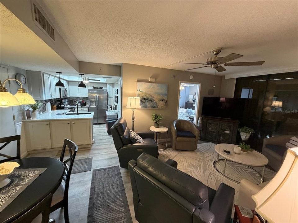 En Venta: $199,900 (2 camas, 2 baños, 783 Pies cuadrados)