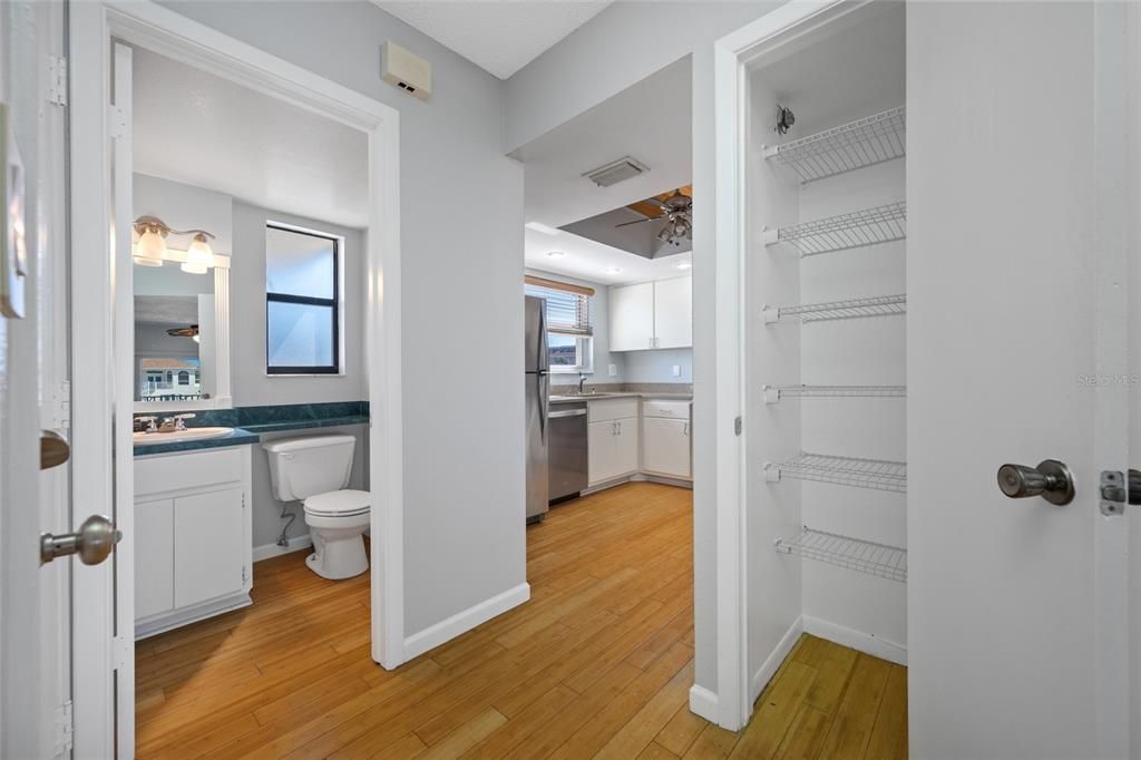 For Sale: $519,900 (2 beds, 2 baths, 1260 Square Feet)