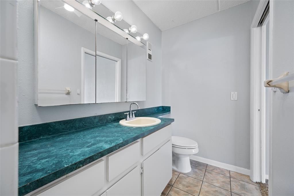 For Sale: $519,900 (2 beds, 2 baths, 1260 Square Feet)