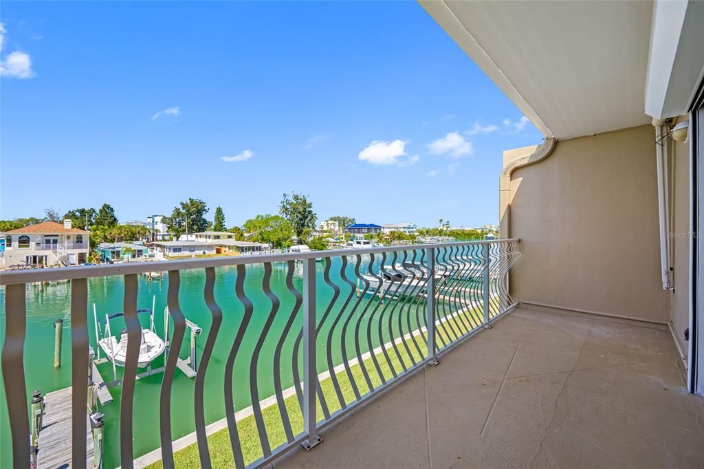 For Sale: $519,900 (2 beds, 2 baths, 1260 Square Feet)