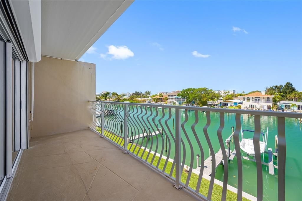 For Sale: $519,900 (2 beds, 2 baths, 1260 Square Feet)