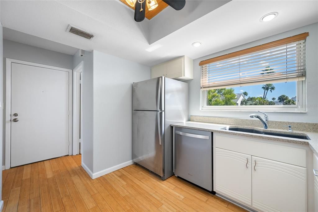 For Sale: $519,900 (2 beds, 2 baths, 1260 Square Feet)