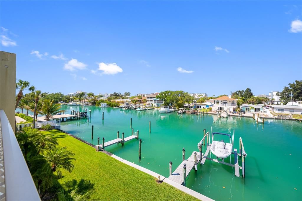 For Sale: $519,900 (2 beds, 2 baths, 1260 Square Feet)