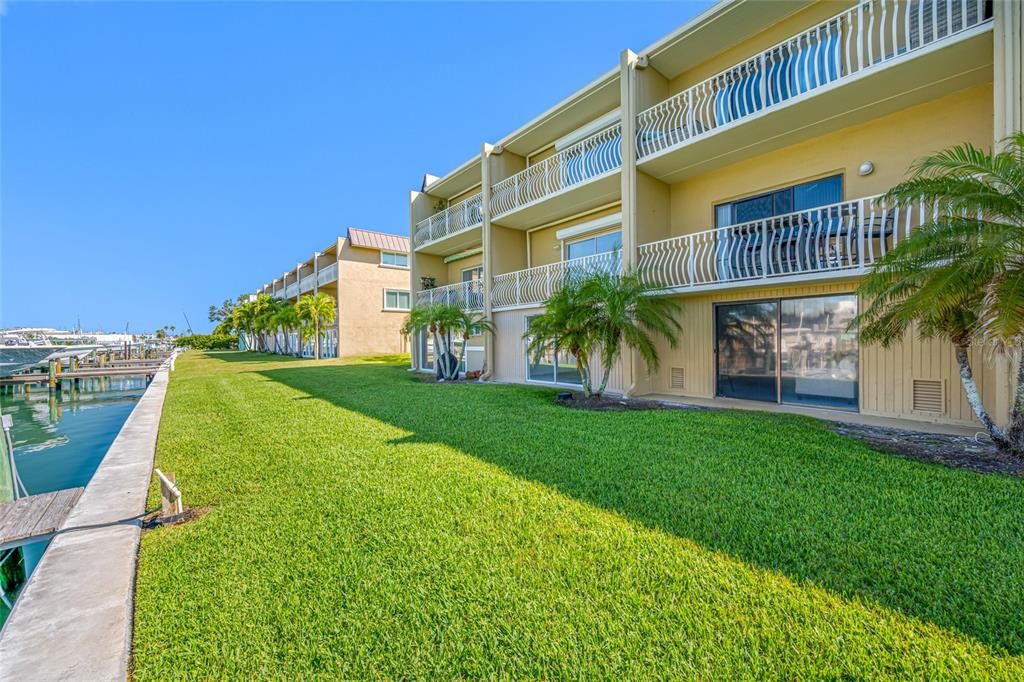 For Sale: $519,900 (2 beds, 2 baths, 1260 Square Feet)