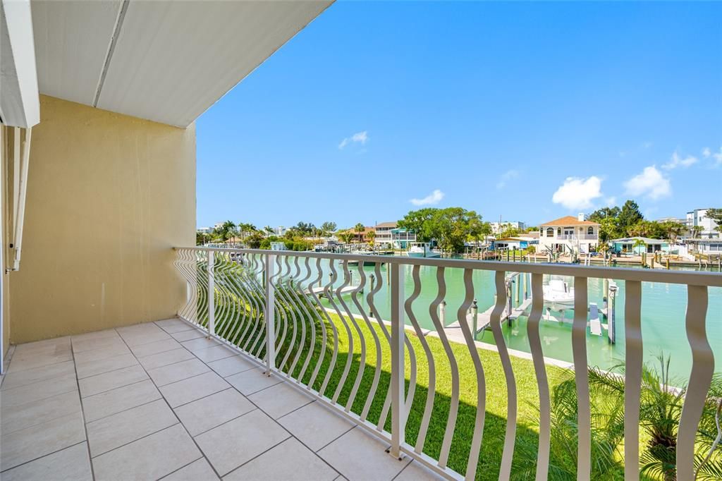 For Sale: $519,900 (2 beds, 2 baths, 1260 Square Feet)