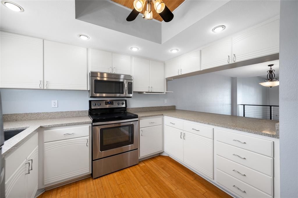 For Sale: $519,900 (2 beds, 2 baths, 1260 Square Feet)