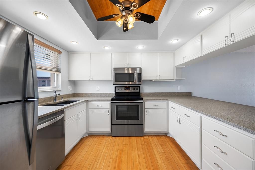 For Sale: $519,900 (2 beds, 2 baths, 1260 Square Feet)