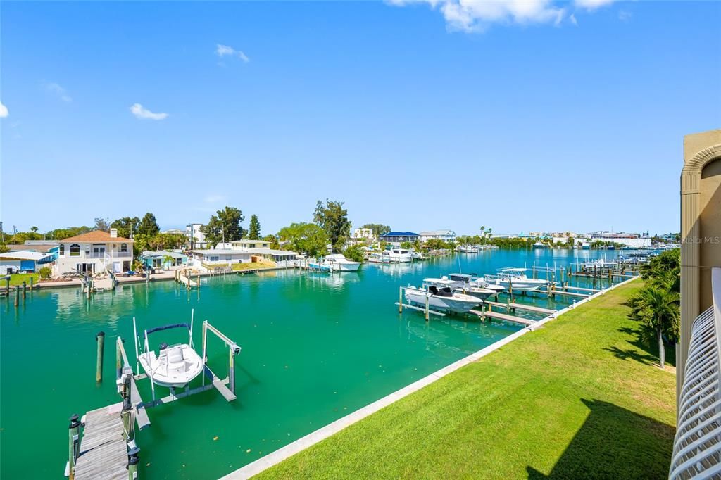 For Sale: $519,900 (2 beds, 2 baths, 1260 Square Feet)