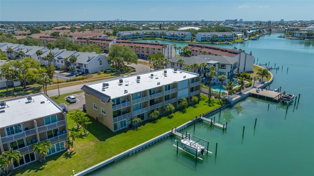 For Sale: $519,900 (2 beds, 2 baths, 1260 Square Feet)
