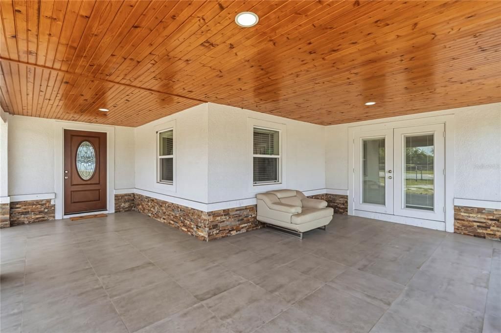 For Sale: $850,000 (3 beds, 2 baths, 2045 Square Feet)