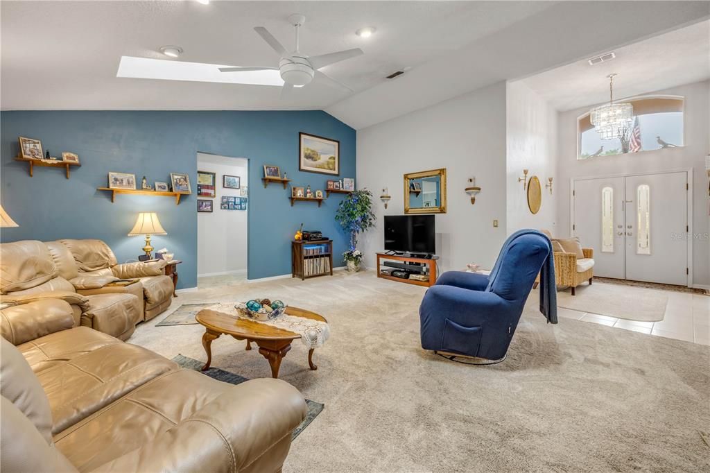 En Venta: $475,000 (3 camas, 2 baños, 2447 Pies cuadrados)