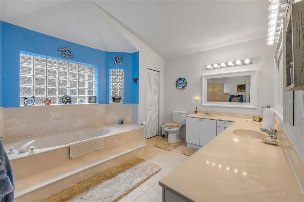 En Venta: $475,000 (3 camas, 2 baños, 2447 Pies cuadrados)
