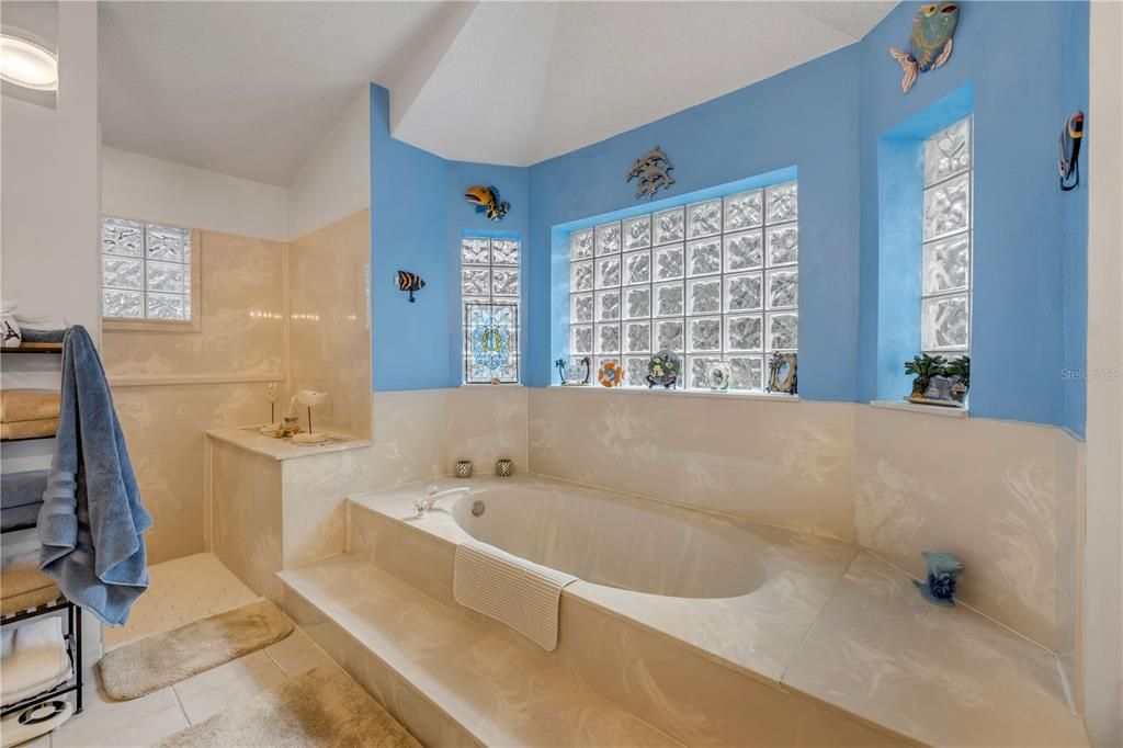 En Venta: $475,000 (3 camas, 2 baños, 2447 Pies cuadrados)