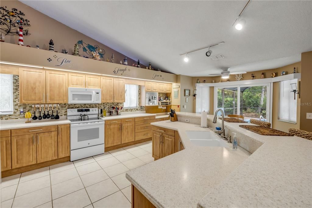 En Venta: $475,000 (3 camas, 2 baños, 2447 Pies cuadrados)