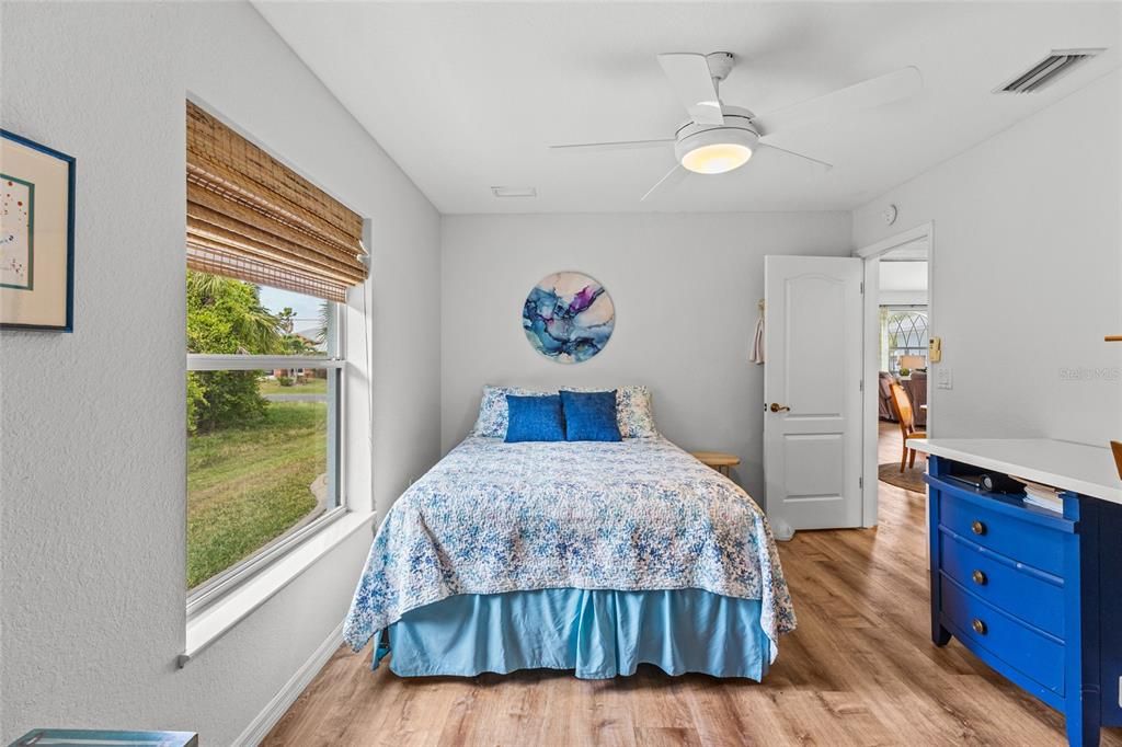 Под контрактом: $420,000 (3 спален, 2 ванн, 1850 Квадратных фут)