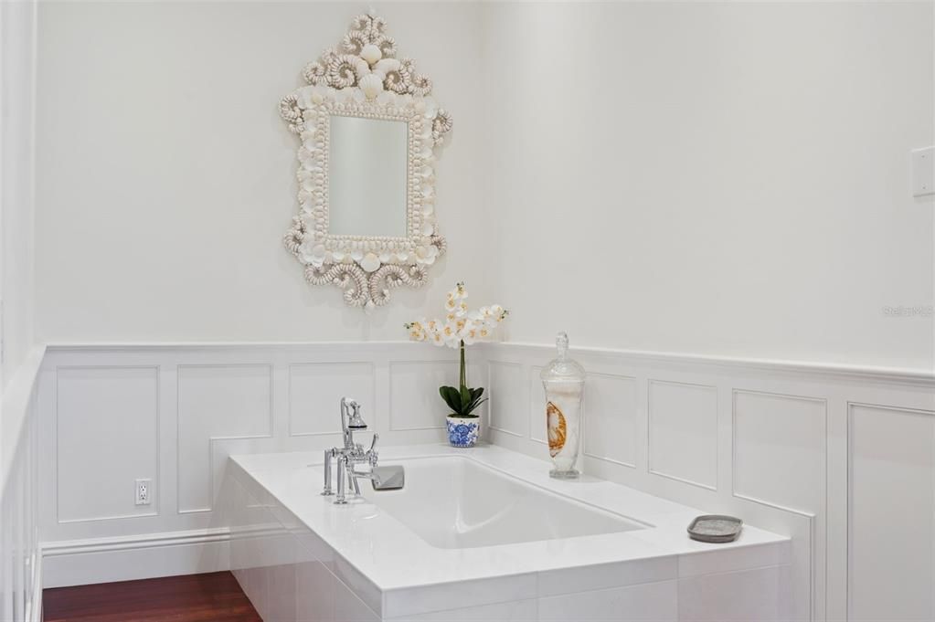 For Sale: $9,900,000 (5 beds, 4 baths, 7687 Square Feet)