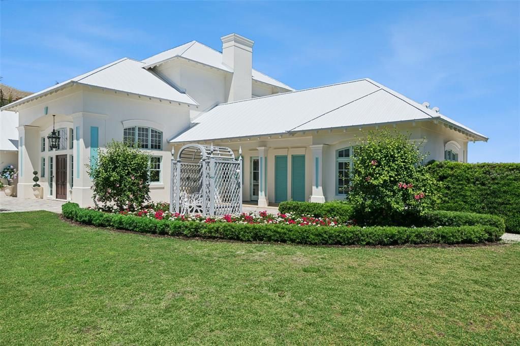 For Sale: $9,900,000 (5 beds, 4 baths, 7687 Square Feet)