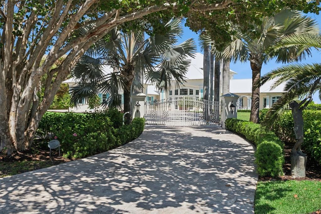 For Sale: $9,900,000 (5 beds, 4 baths, 7687 Square Feet)