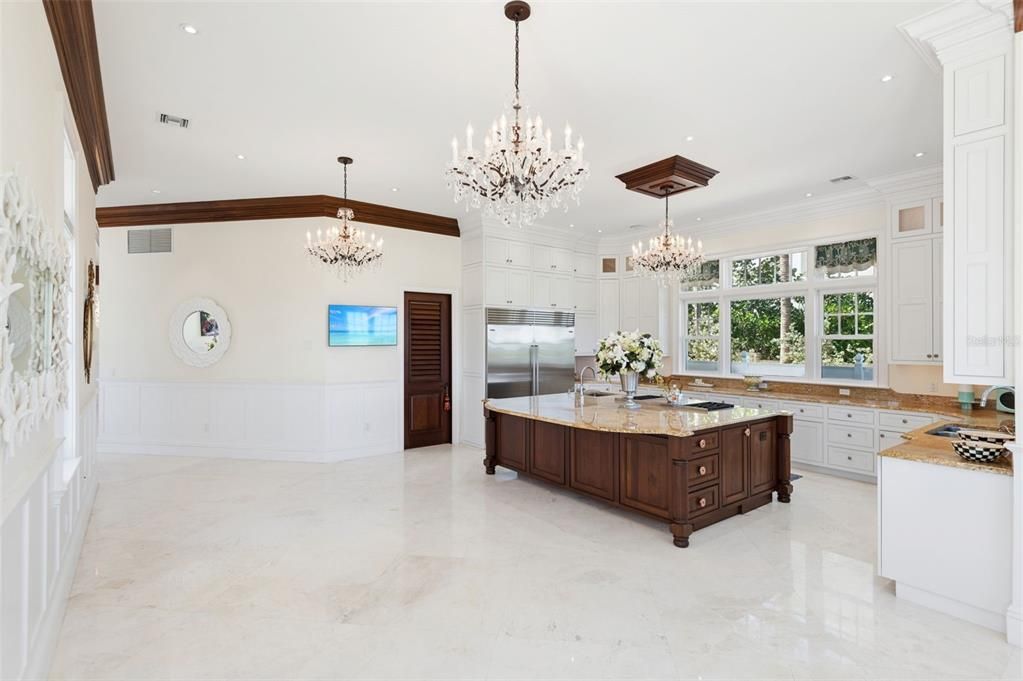 For Sale: $9,900,000 (5 beds, 4 baths, 7687 Square Feet)