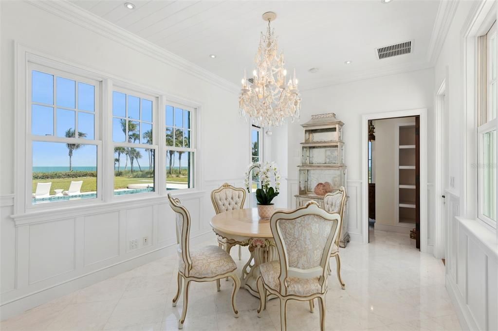 For Sale: $9,900,000 (5 beds, 4 baths, 7687 Square Feet)