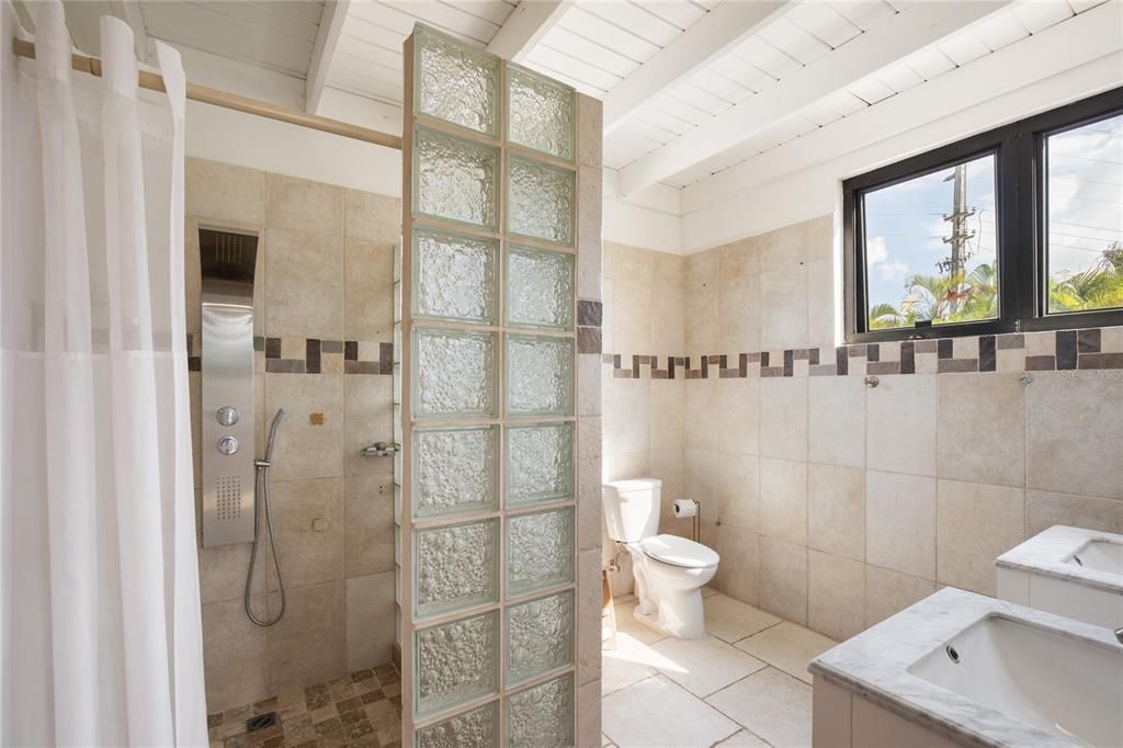 Active With Contract: $840,000 (4 beds, 3 baths, 2100 Square Feet)