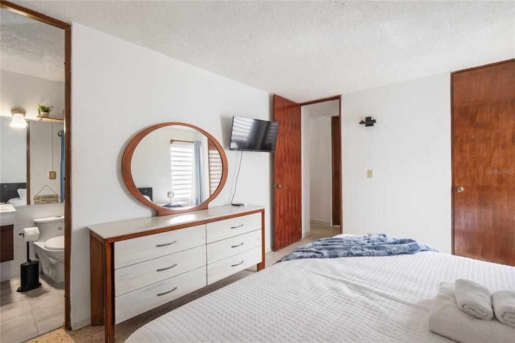 Active With Contract: $840,000 (4 beds, 3 baths, 2100 Square Feet)
