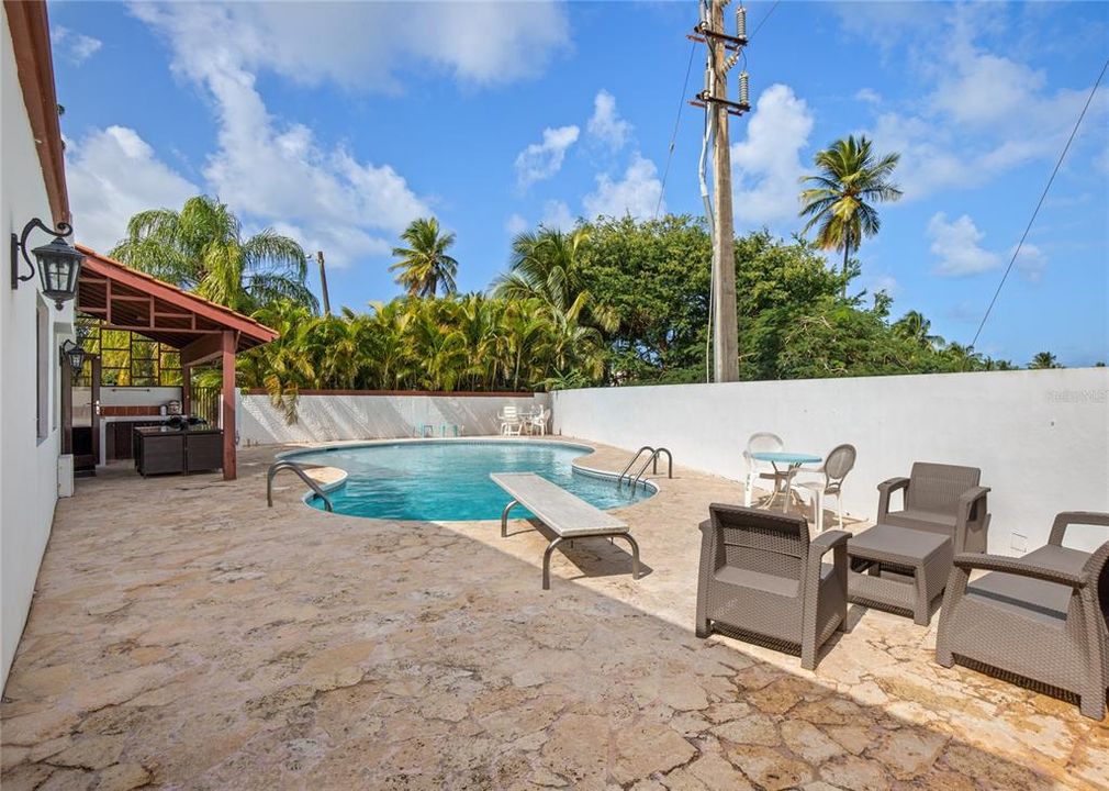 Active With Contract: $840,000 (4 beds, 3 baths, 2100 Square Feet)