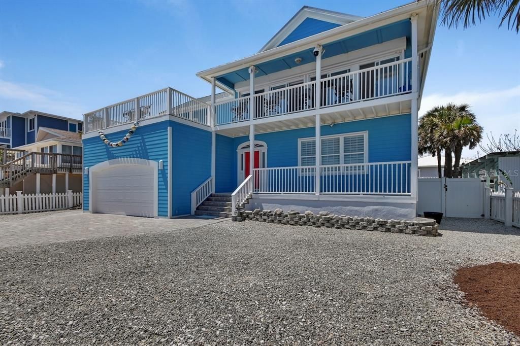 En Venta: $1,960,000 (3 camas, 2 baños, 2400 Pies cuadrados)