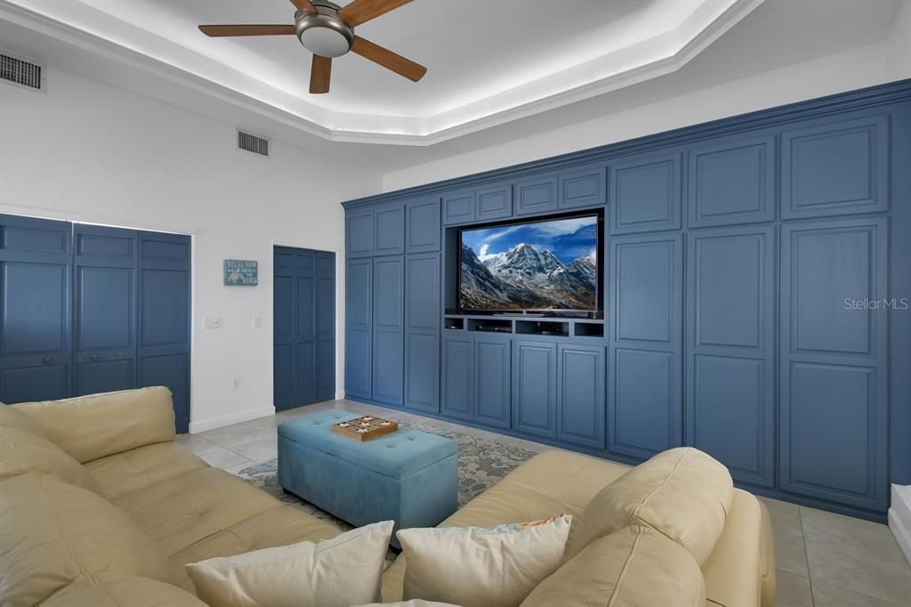 En Venta: $1,960,000 (3 camas, 2 baños, 2400 Pies cuadrados)