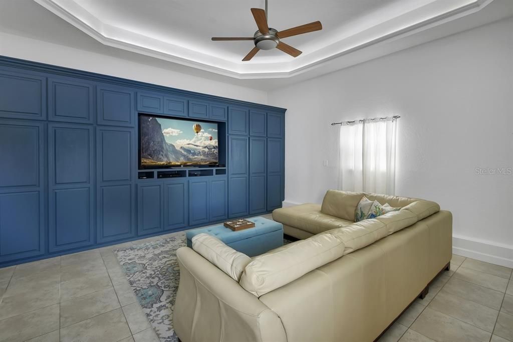En Venta: $1,960,000 (3 camas, 2 baños, 2400 Pies cuadrados)