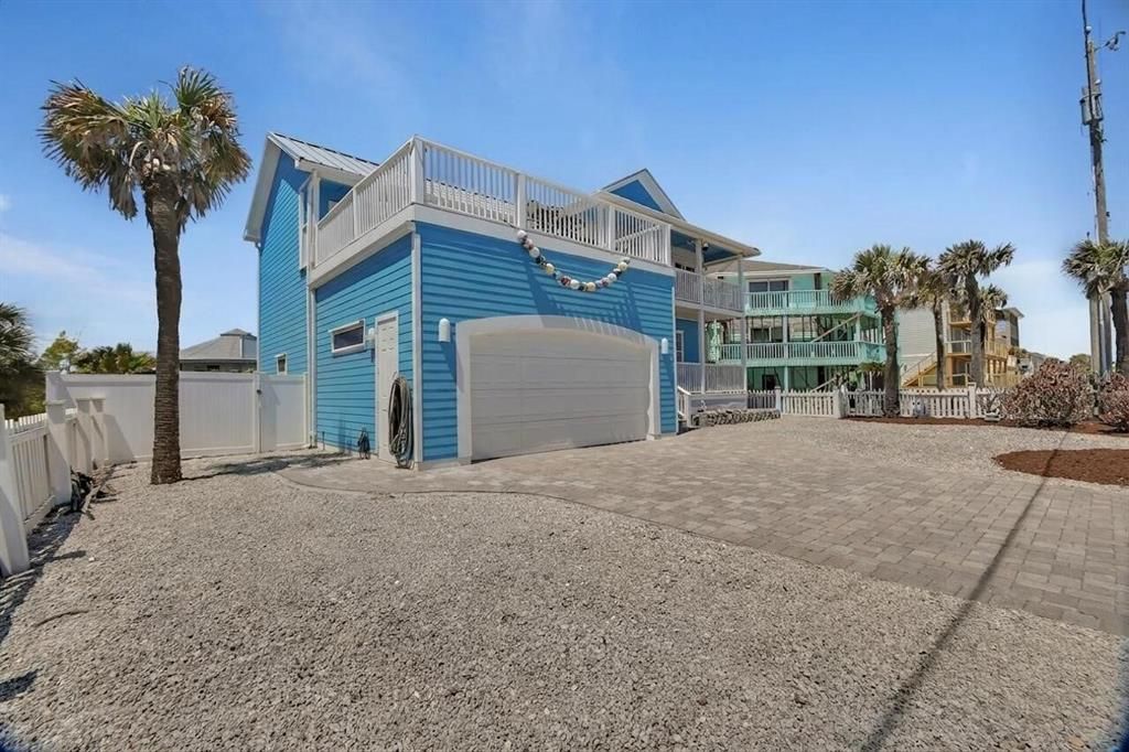 En Venta: $1,960,000 (3 camas, 2 baños, 2400 Pies cuadrados)