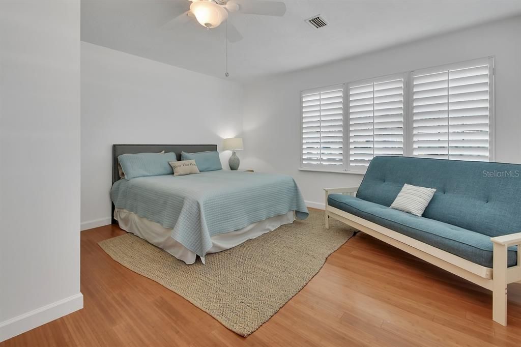 En Venta: $1,960,000 (3 camas, 2 baños, 2400 Pies cuadrados)