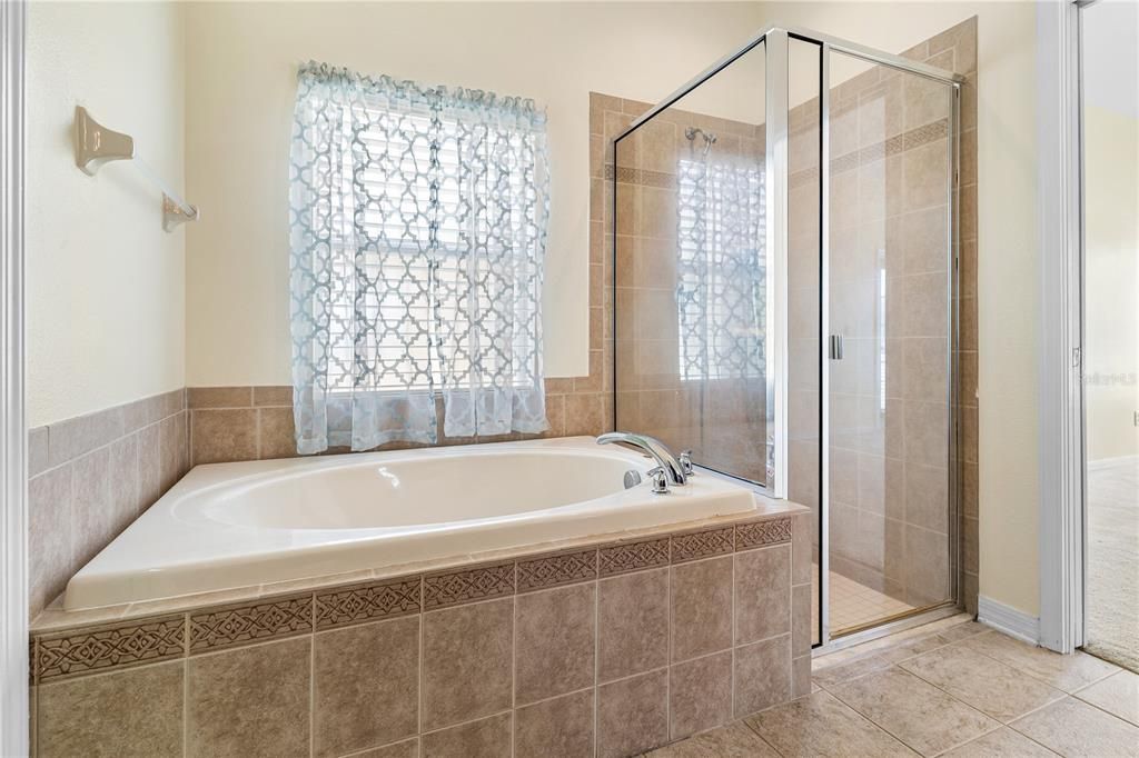 На продажу: $299,900 (3 спален, 2 ванн, 1819 Квадратных фут)