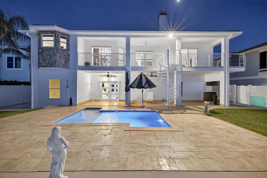 En Venta: $1,099,000 (3 camas, 3 baños, 1837 Pies cuadrados)