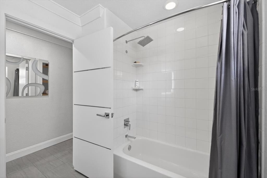 En Venta: $1,099,000 (3 camas, 3 baños, 1837 Pies cuadrados)
