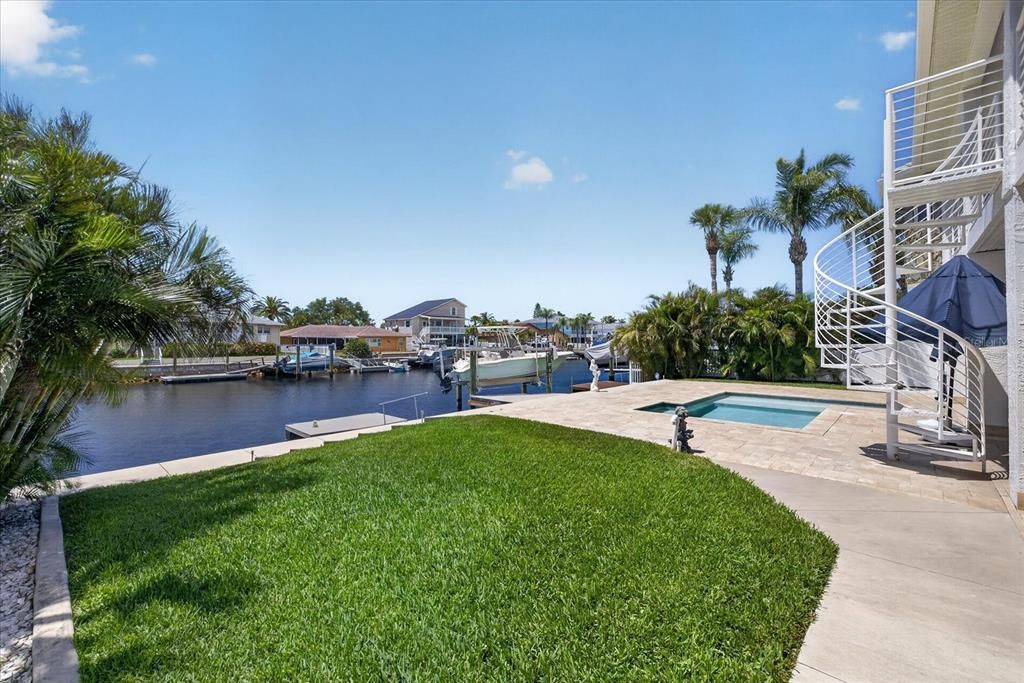 En Venta: $1,099,000 (3 camas, 3 baños, 1837 Pies cuadrados)