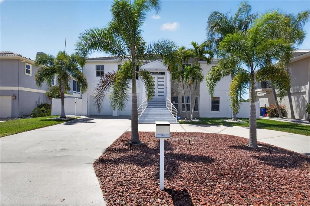 En Venta: $1,099,000 (3 camas, 3 baños, 1837 Pies cuadrados)