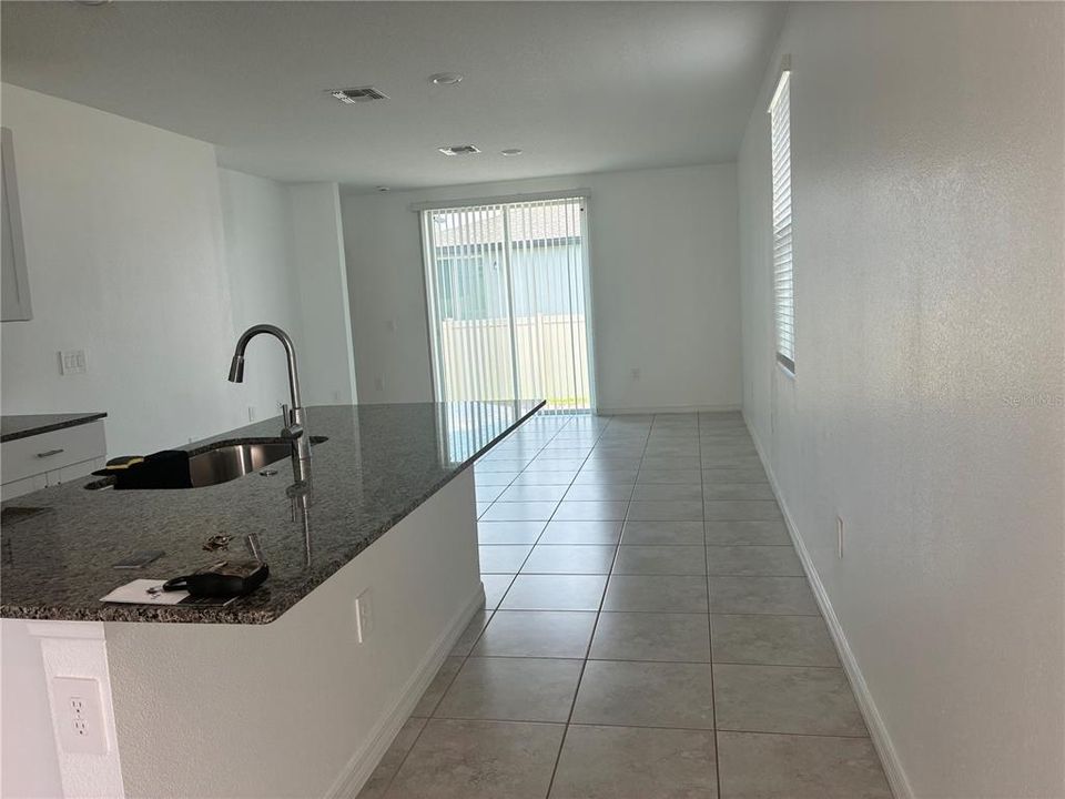 В аренду: $1,875 (3 спален, 2 ванн, 1269 Квадратных фут)