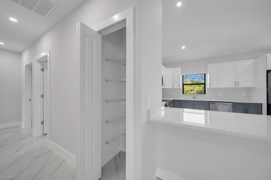 На продажу: $265,000 (3 спален, 2 ванн, 1014 Квадратных фут)