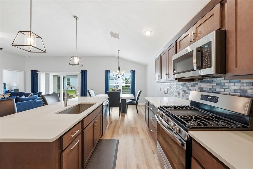 Active With Contract: $395,000 (3 beds, 2 baths, 1477 Square Feet)