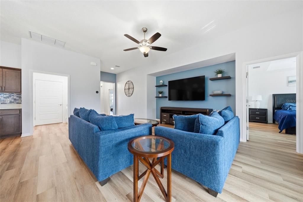 Active With Contract: $395,000 (3 beds, 2 baths, 1477 Square Feet)