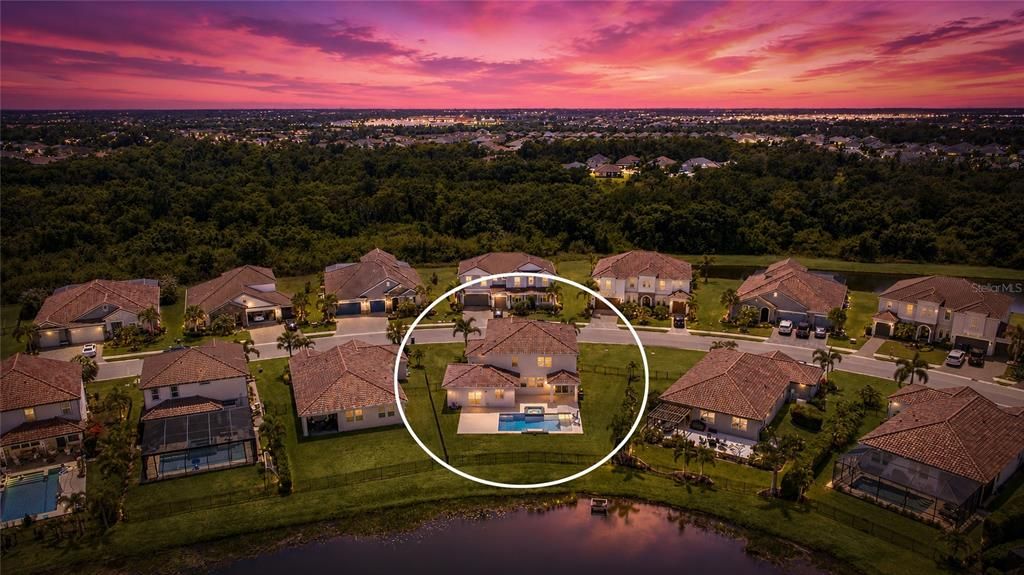 For Sale: $975,000 (5 beds, 5 baths, 3703 Square Feet)